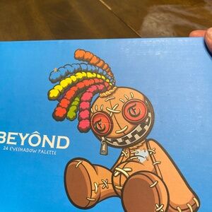24 EYESHADOW PALETTE BEYOND